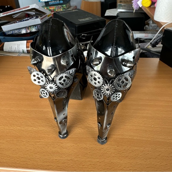 Metropolis Shoes - Picture 9 of 13